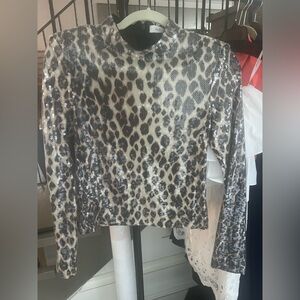 Beautiful leopard print top with sequence on top. shiny and flattering